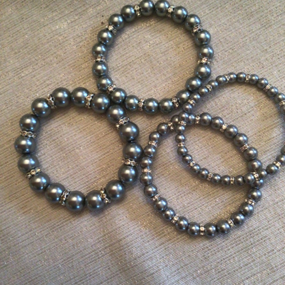 Set of 4 Faux Gray Pearl Stretch Bracelets with Rhinestone bead accents - Picture 3 of 5